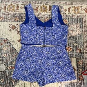 Forever 21 Blue Geometric Crop Top